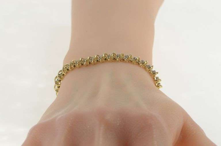 10K Yellow Gold 1.00 Ctw Diamond Classic Wavy Link Tennis Bracelet