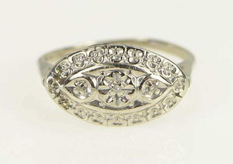 10K White Gold 1950's Diamond Oval Floral Motif Ring