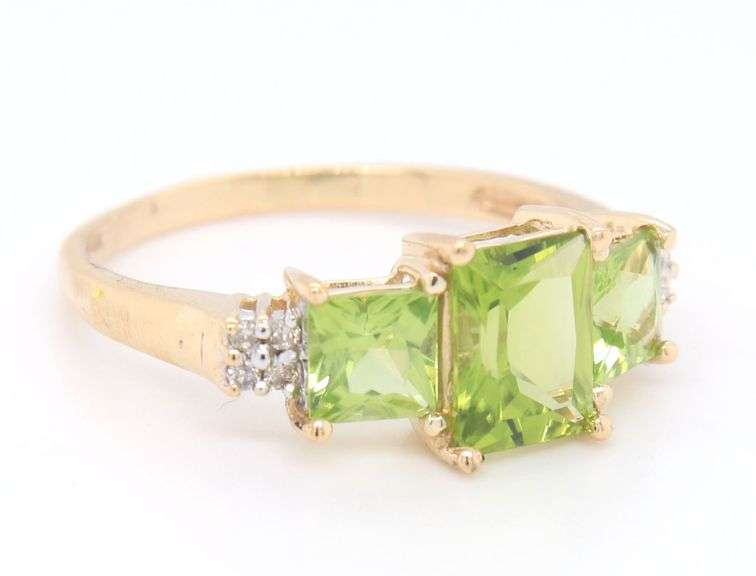 Stunning Yellow Gold 3 Princess Cut Peridot Ring