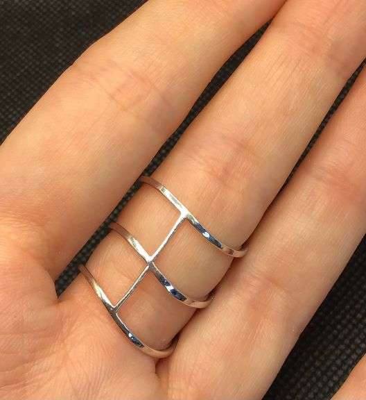 FANCY AND STYLISH 14K WHITE GOLD TRIPLE BAR DIAMOND COCKTAIL RING