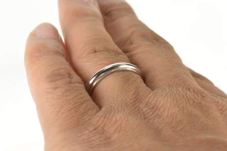 Platinum 4.2mm Classic Milgrain Trim Men's Wedding Band Ring