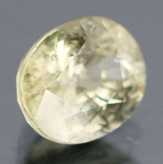 Vibrant 2.60ct champagne Sapphire -unheated!