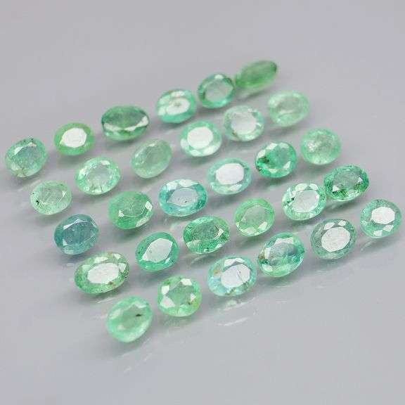 Vivid! Top green 6.20ct Colombian Emerald set