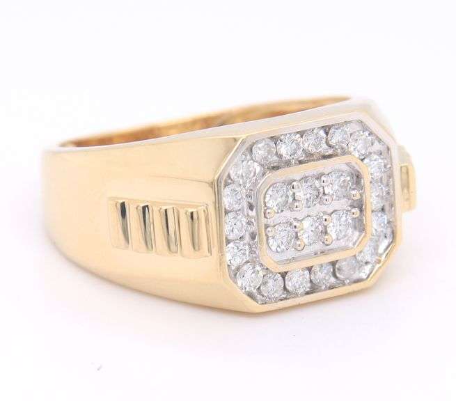 Gent's Yellow Gold approximate 0.70ctw Diamond Ring