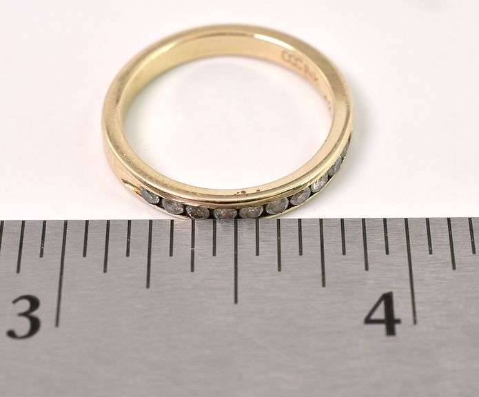 Adorable 14K Yellow Gold Diamond Band Ring
