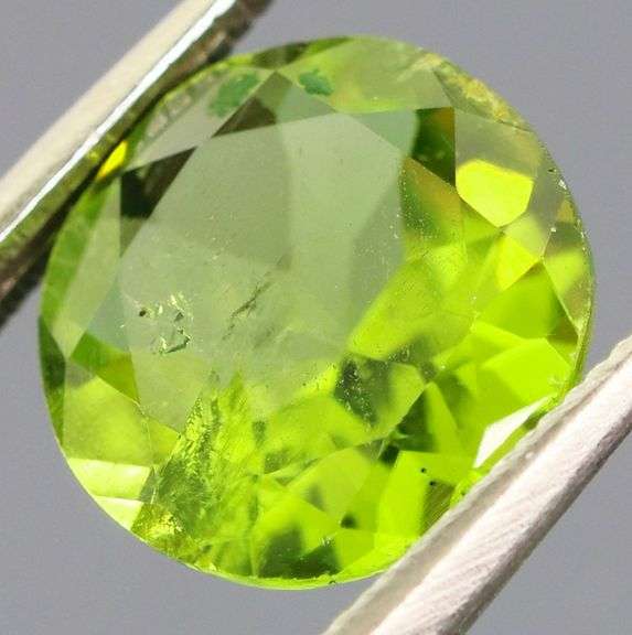 Gorgeous 2.28ct apple green Peridot