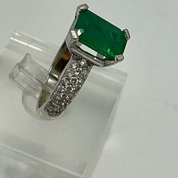 CERTIFIED 14K WHITE GOLD DIAMOND AND EMERALD RING