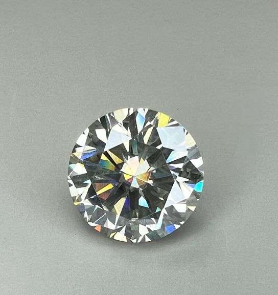 Sparkling 5 Ct VVs1 E-F Fire Moissanite Solitaire