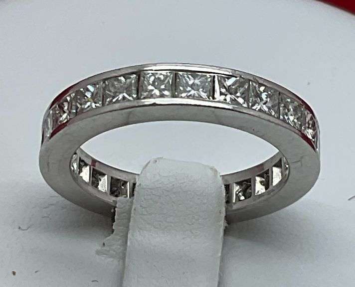 CERTIFIED 18K WHITE GOLD AND DIAMOND ETERNITY BAND