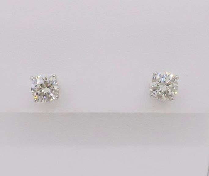 Classic Diamond Stud Earrings in 14k White Gold