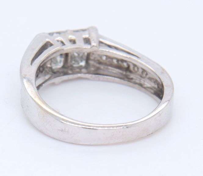 Divine White Gold Princess and Round Cut Diamond Ring