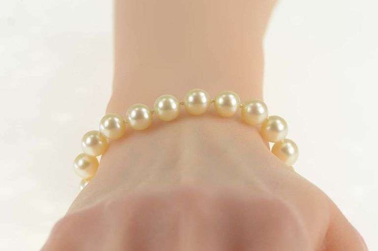 14K Yellow Gold 8.5mm Pearl Strand Classic Retro Statement Bracelet