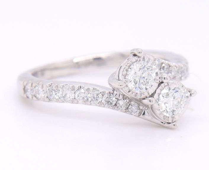 Dazzling White Gold 1ctw Moi Et Toi Diamond Ring