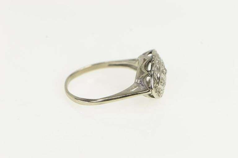 10K White Gold 1950's Diamond Oval Floral Motif Ring