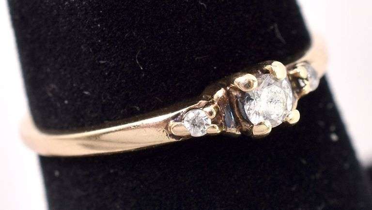 Adorable Yellow Gold Diamond Ring
