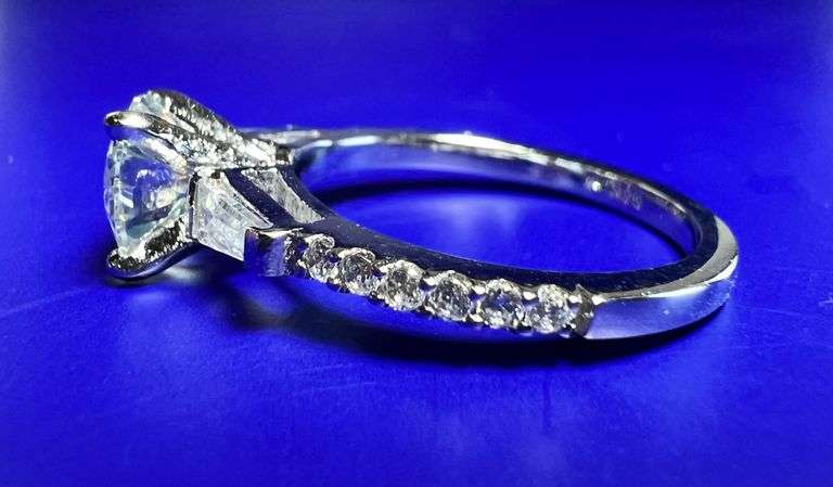 Sparkling 2.25 Ct VVs1 White E-F Moissanite Ring