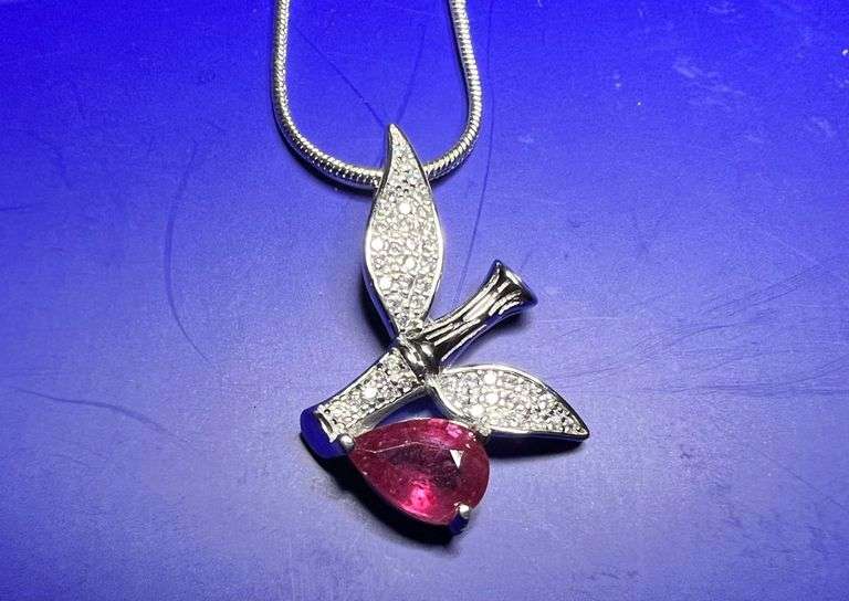 Ladies Natural 2.5 Ct Ruby Pendant