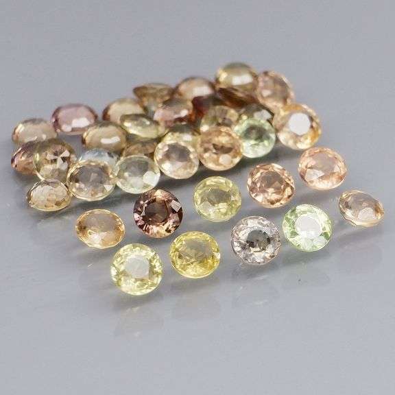 Fantastic 4.59ct round cut Sapphire set