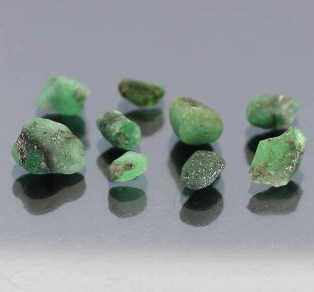 Collectable 10.90ct uncut Emerald set