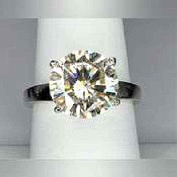 Sparkling 5 Ct VVs1 White E-F Fire Moissanite Ring
