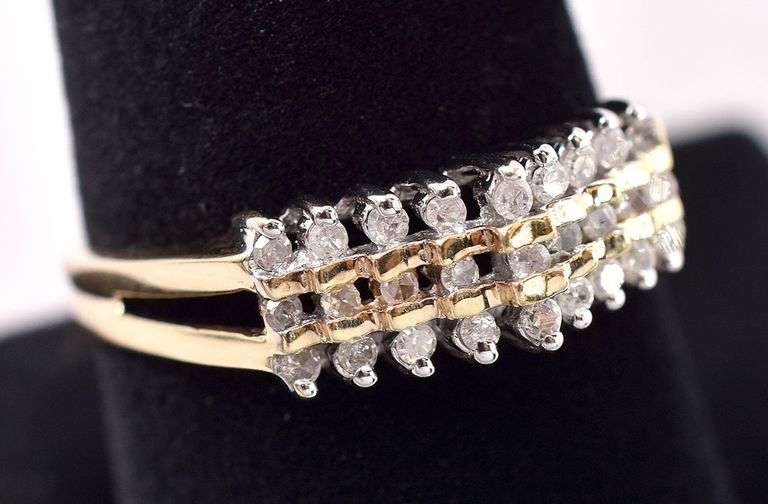 Sparkling Yellow Gold Diamond Ring