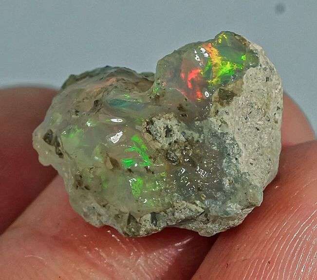 Rough sample 7.95ct Welo Opal specimen
