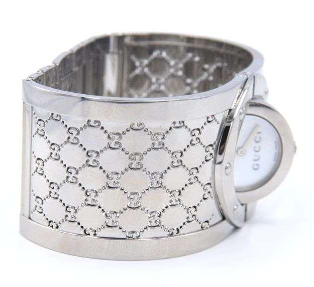 Preowned Gucci Twiri Mop Quartz Wide Watch