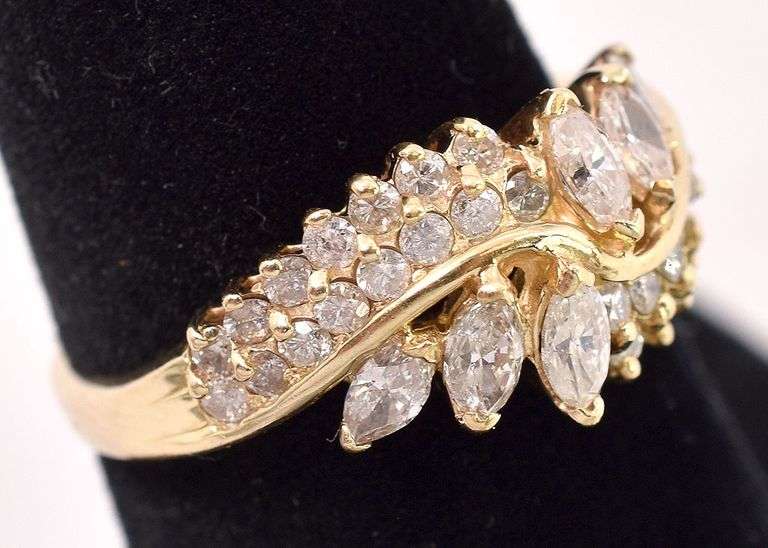 Ravishing 14K Yellow Gold Diamond Ring