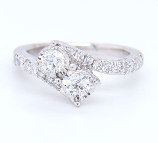 Dazzling White Gold 1ctw Moi Et Toi Diamond Ring