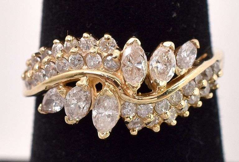 Ravishing 14K Yellow Gold Diamond Ring