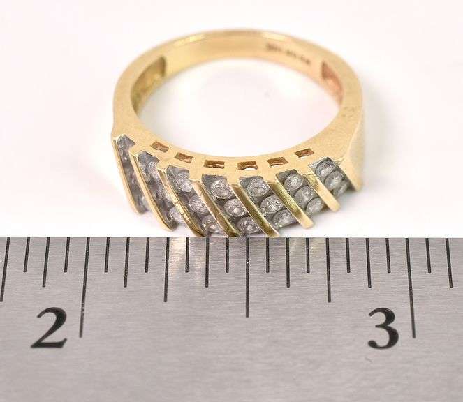 Delightful Diamond Band Ring in 14K Yellow Gold