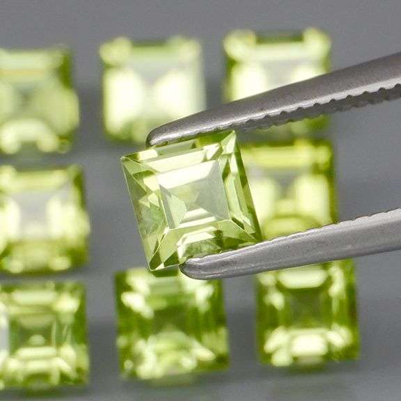 Princess cut unheated! 4.55ct Peridot set