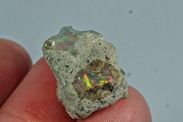 Rough sample 7.95ct Welo Opal specimen