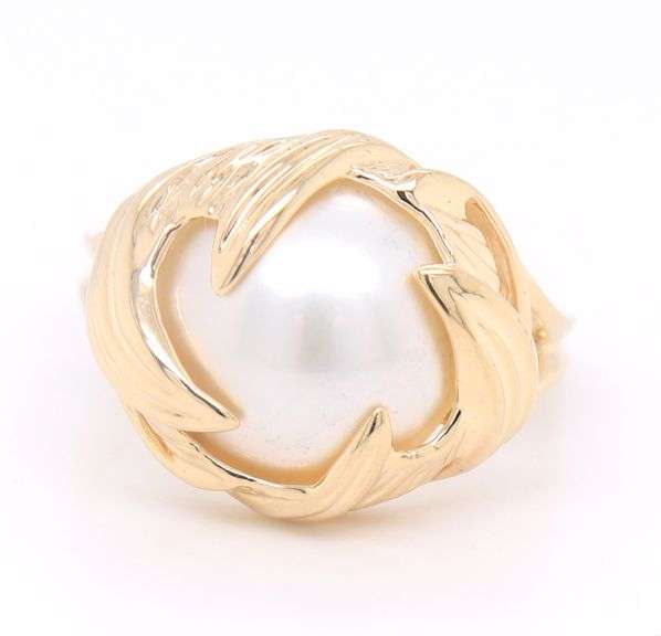 Fantastic Yellow Gold Mabe Pearl Ring