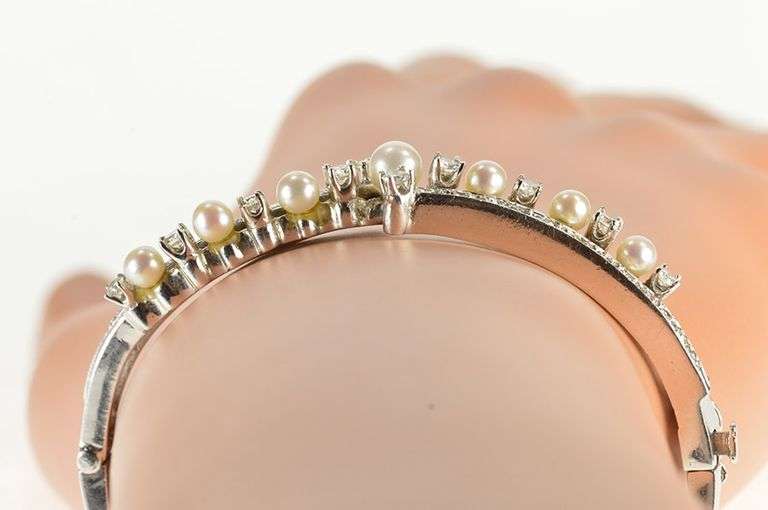 14K White Gold 0.78 Ctw Classic Diamond Pearl Bypass Bangle Bracelet