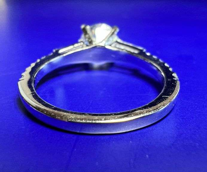 Sparkling 2.25 Ct VVs1 White E-F Moissanite Ring