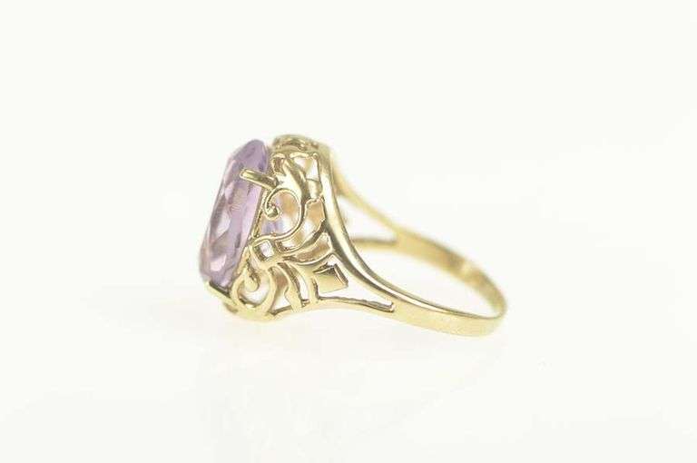10K Yellow Gold Oval Amethyst Ornate Filigree Cocktail Ring
