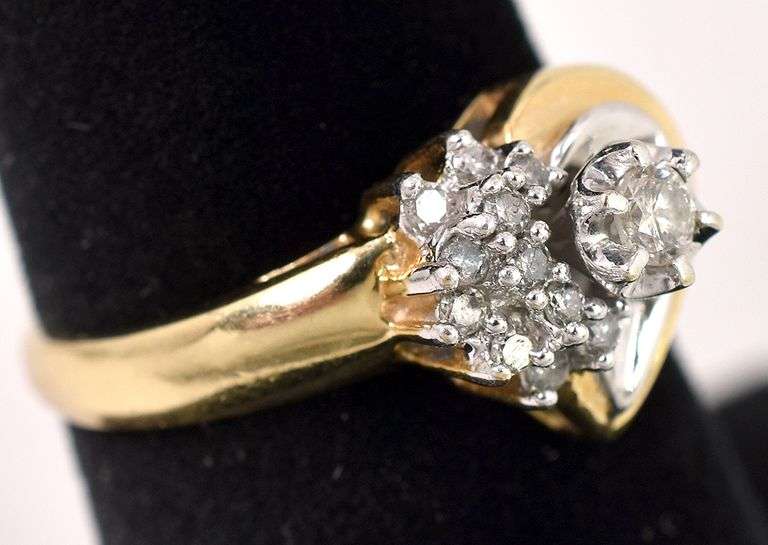 Stunning Heart Diamond Ring in 14K Yellow Gold