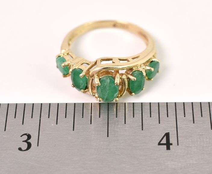 Elegant Natural Emerald Ring in Yellow Gold