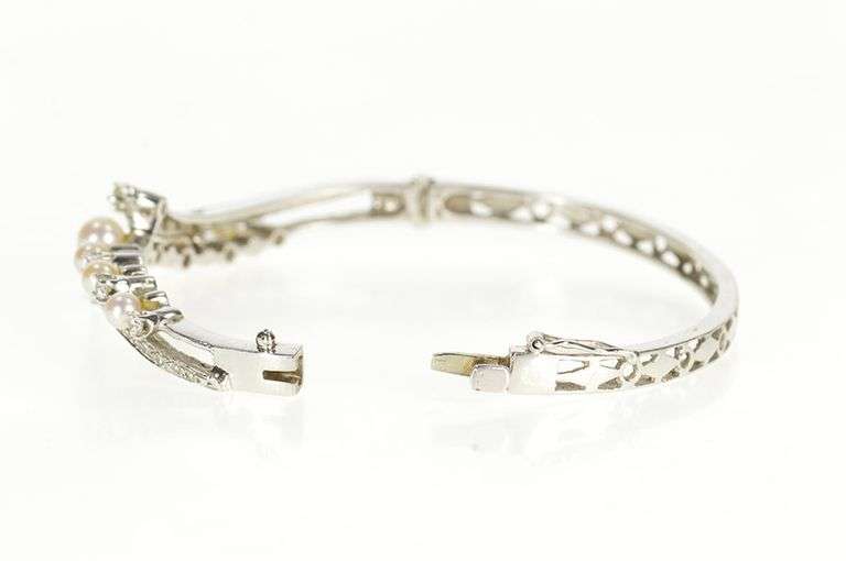 14K White Gold 0.78 Ctw Classic Diamond Pearl Bypass Bangle Bracelet