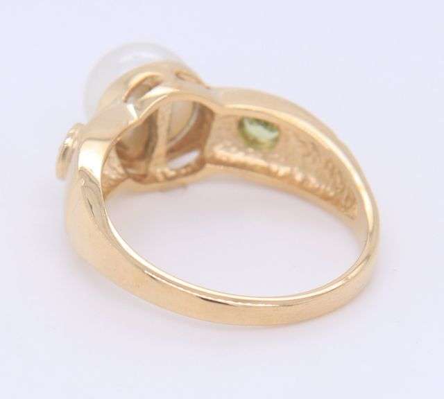 Amazing Yellow Gold Pearl and Bezel Set Peridot Ring