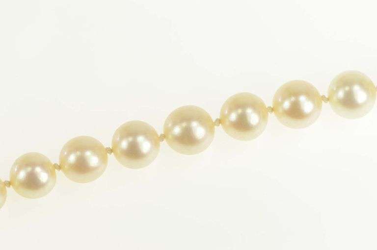 14K Yellow Gold 8.5mm Pearl Strand Classic Retro Statement Bracelet