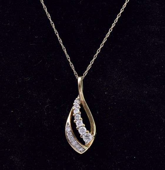Beautiful Yellow Gold Diamond Pendant Necklace
