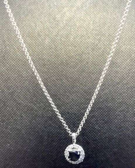 ELEGANT AND TIMELESS 14K WHITE GOLD BLACK AND WHITE DIAMOND PENDANT NECKLACE