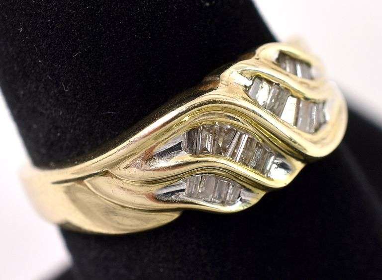 Alluring Yellow Gold Diamond Ring