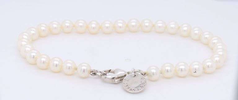 Lovely Tiffany & Co Ziegfeld Collection Pearl Bracelet