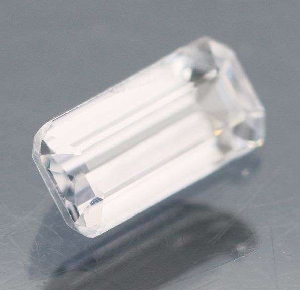 Glittering platinum UNTREATED .65ct Sapphire