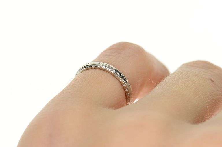 Platinum 2.2mm Art Deco Floral Pattern Wedding Band Ring