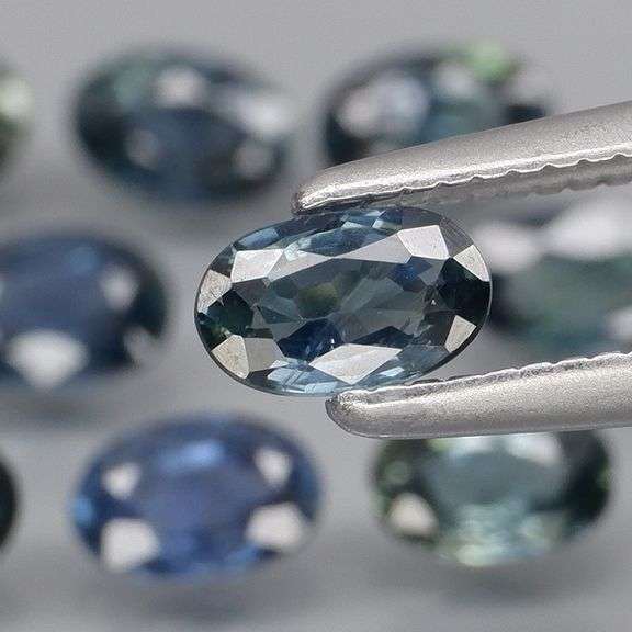 Glittering 3.04ct 10pc. Australian Sapphire set