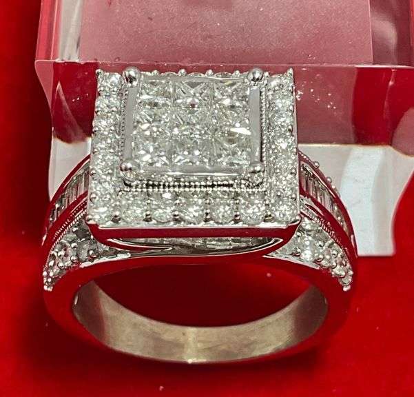 CERTIFIED 14K WHITE GOLD AND DIAMOND RING. 2.50 CARATS